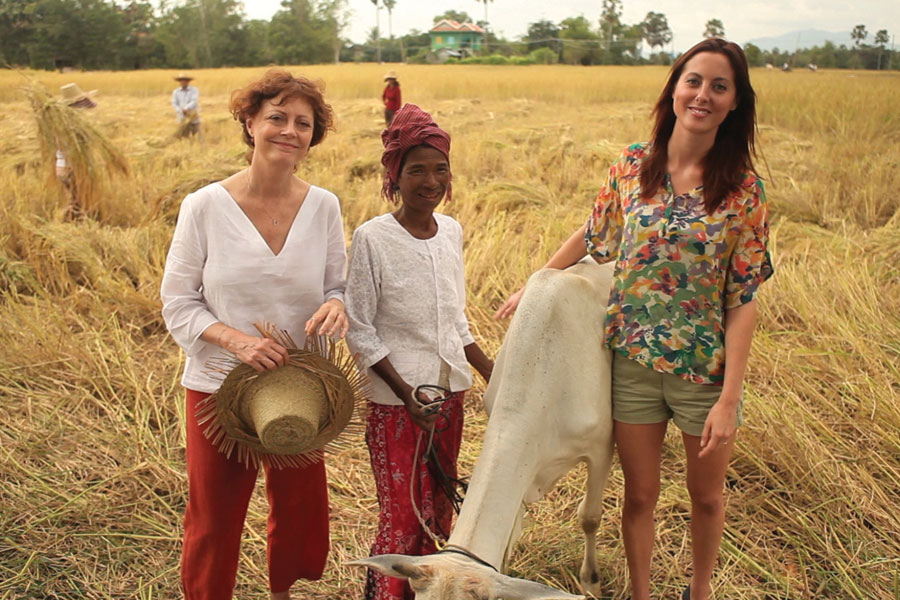 Susan-and-daughter-Eva-Amurri-Martino-visit-Heifer-International's-work-in-Cambodia,-De.-2011